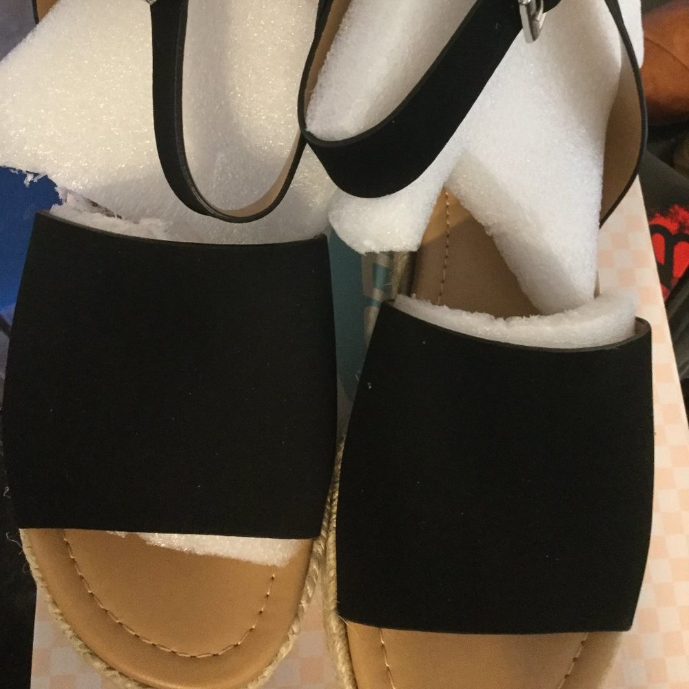 NEW IN BOX Soda espadrilles black size 8.5 brand new